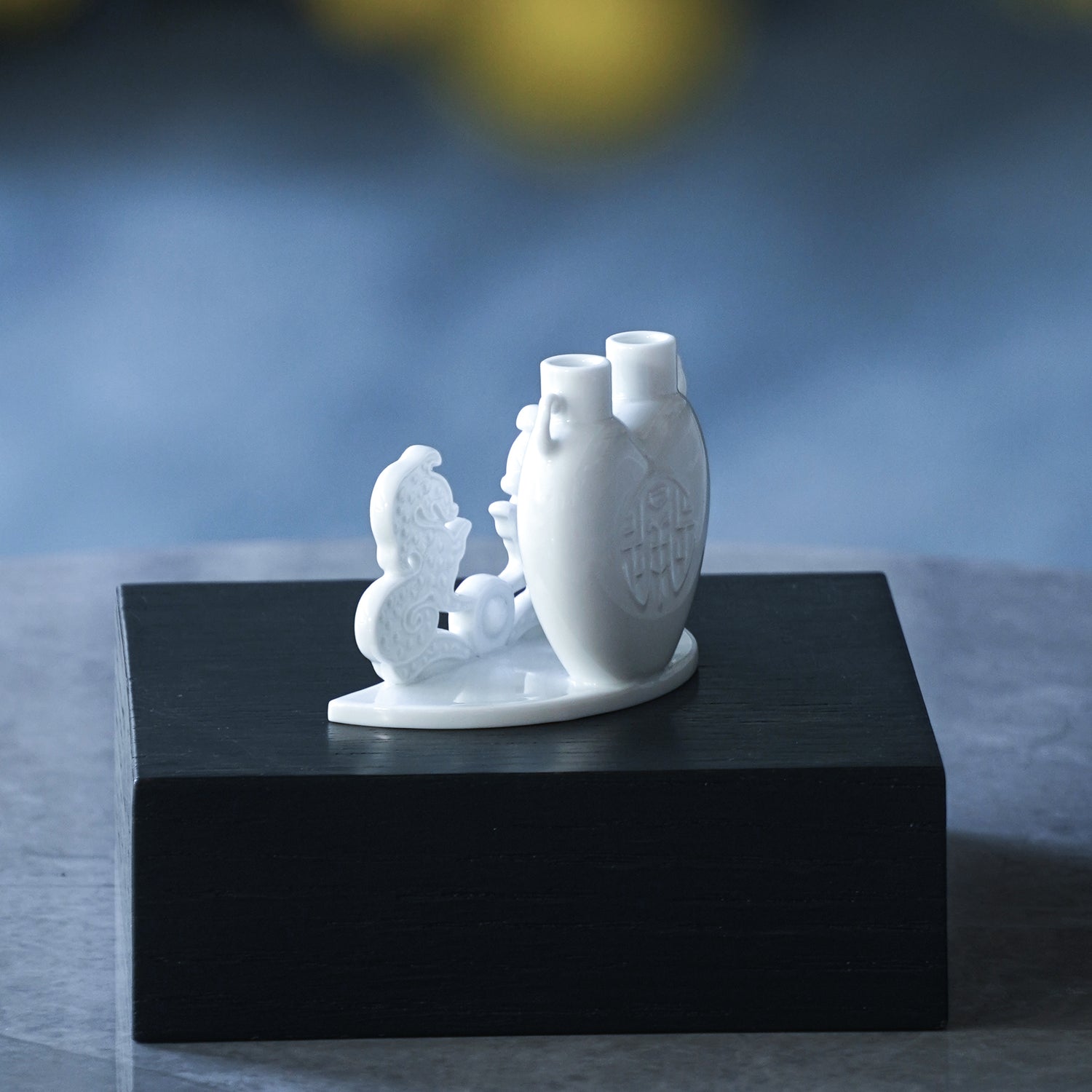 小巧精緻的書桌藝術品，適合擺放於辦公桌與事業空間