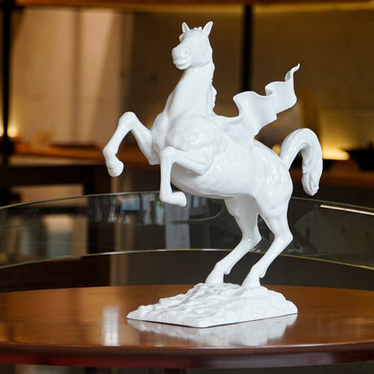 白瓷飛馬藝術擺飾，躍起翱翔，辦公室與書房激勵擺設首選