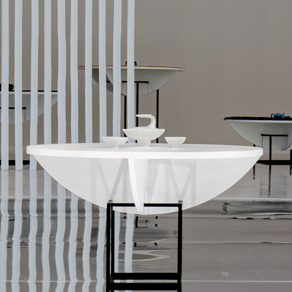 王俠軍設計《簡愛》茶具，壺身圓潤，壺蓋與壺身一體成型，象徵愛與包容的器物語言