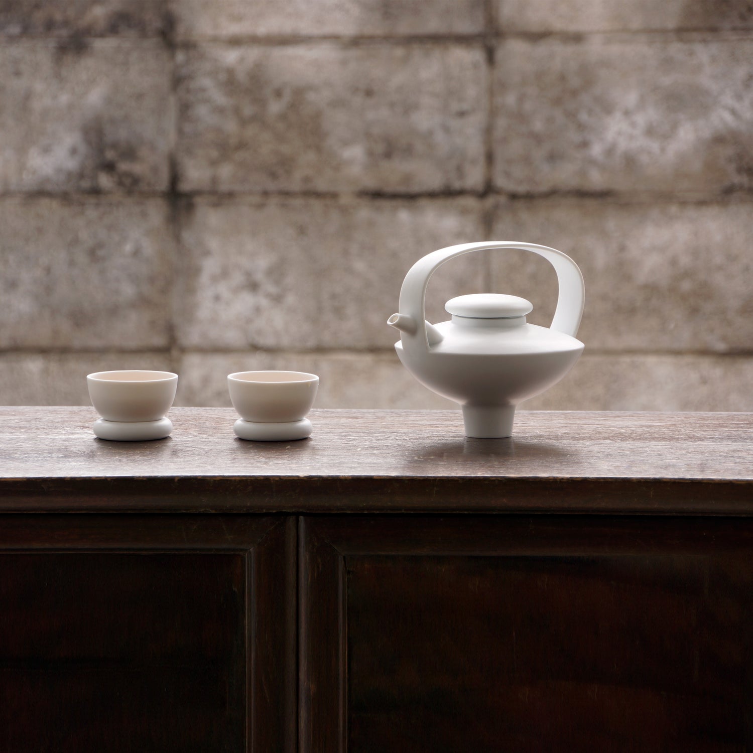 日出望月白霧茶杯與茶壺組｜低彩度霧面質感與靜心茶席氛圍