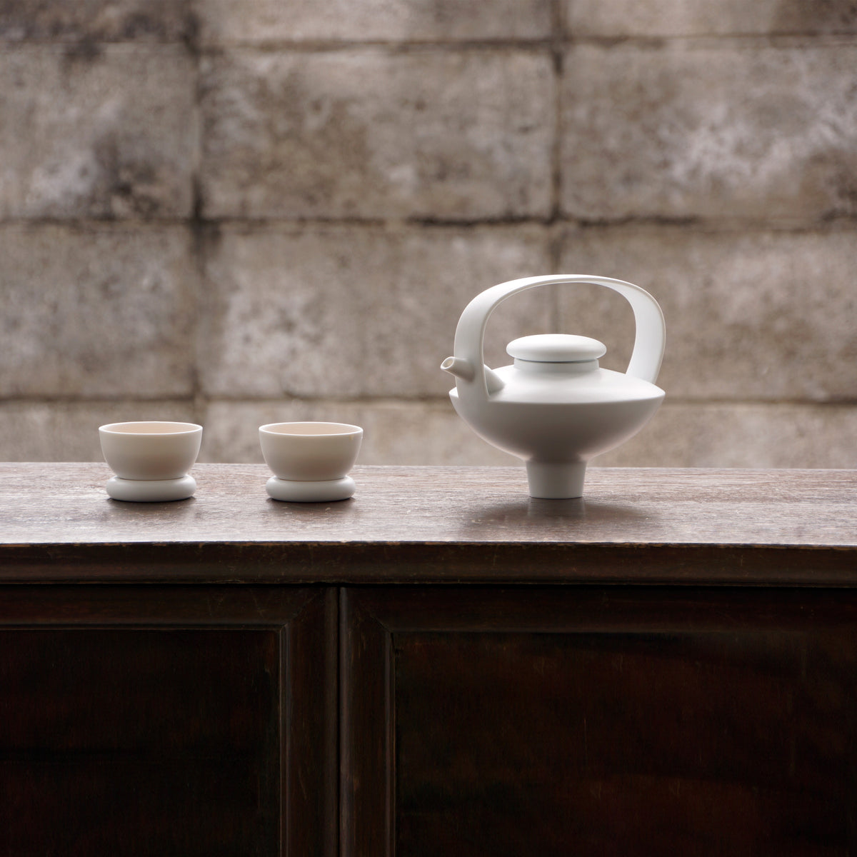 日出望月白霧茶杯與茶壺組｜低彩度霧面質感與靜心茶席氛圍