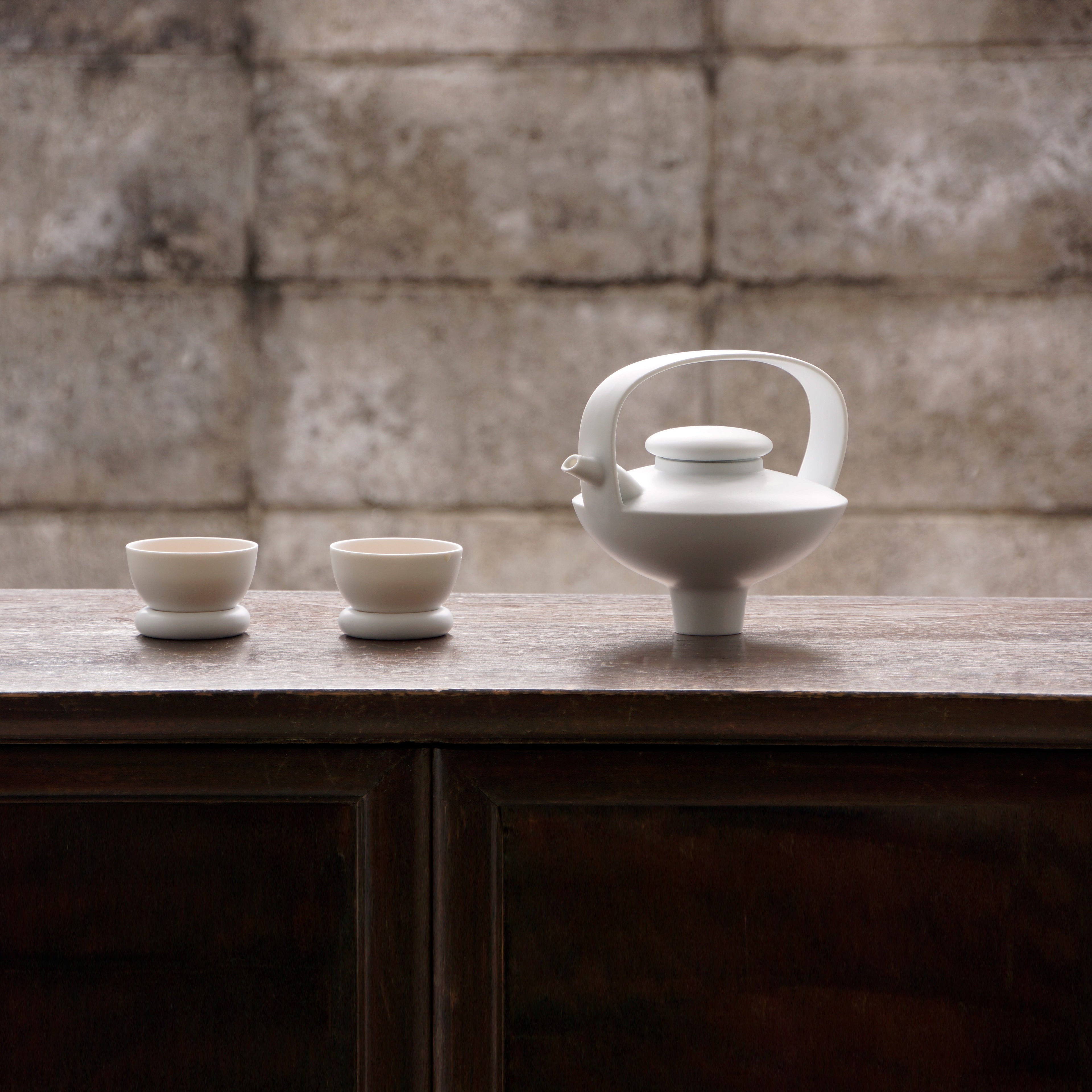 日出望月白霧茶杯與茶壺組｜低彩度霧面質感與靜心茶席氛圍