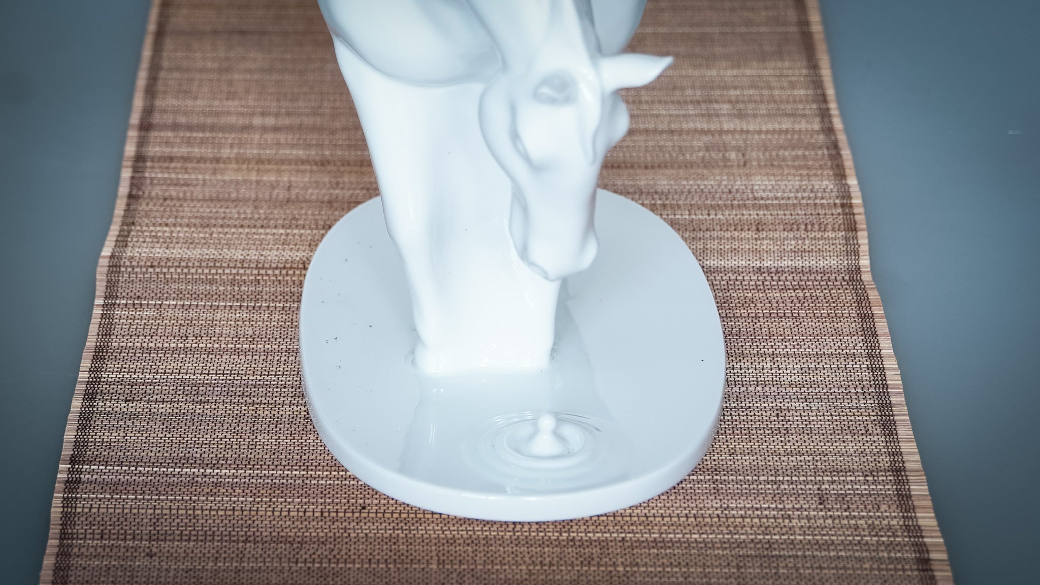 飲水思源｜馬年生肖白瓷擺飾｜致敬生命中的轉機與感恩