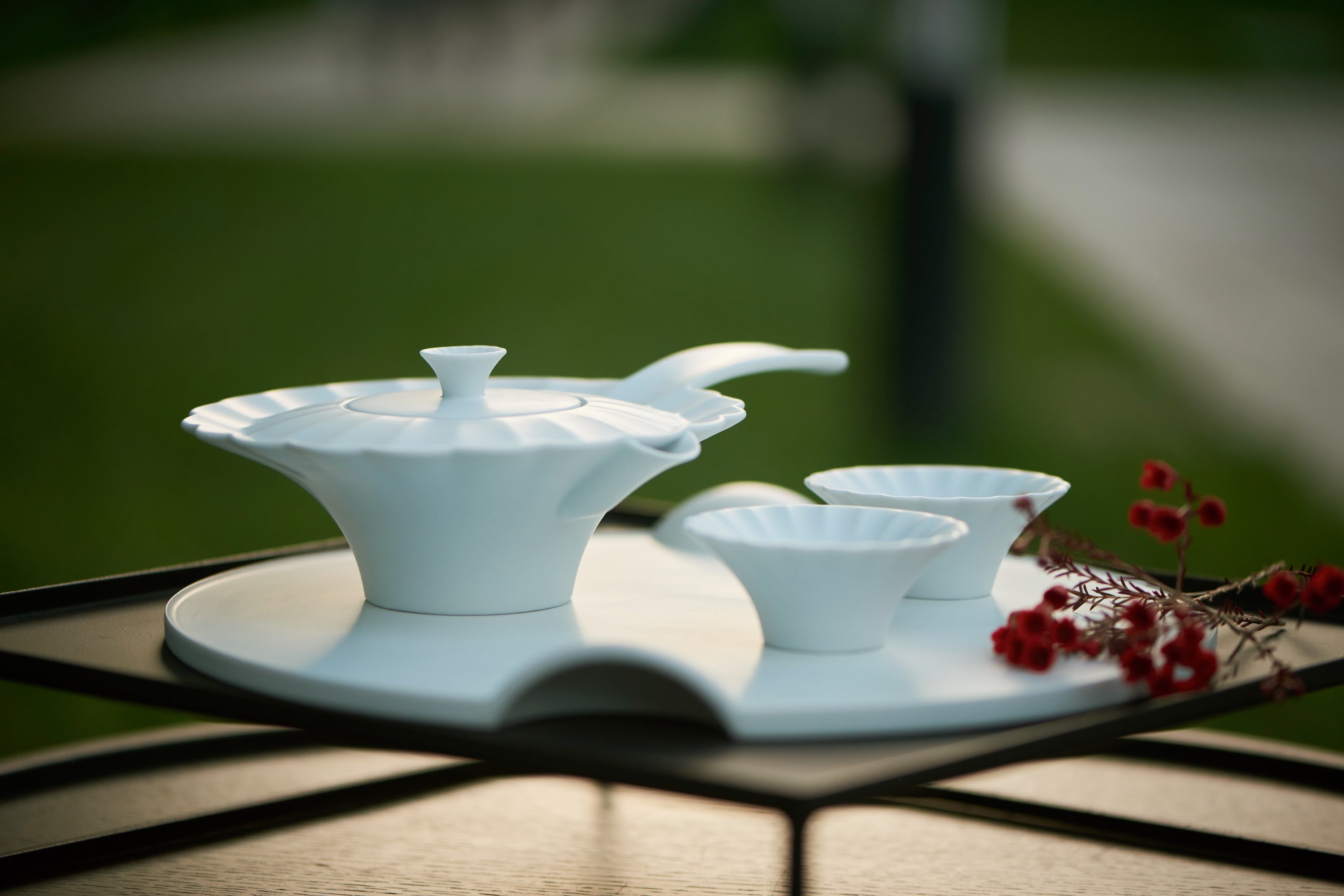 山水情深茶具使用情境照，現代茶席上的靜謐共享，適合生活美學愛好者