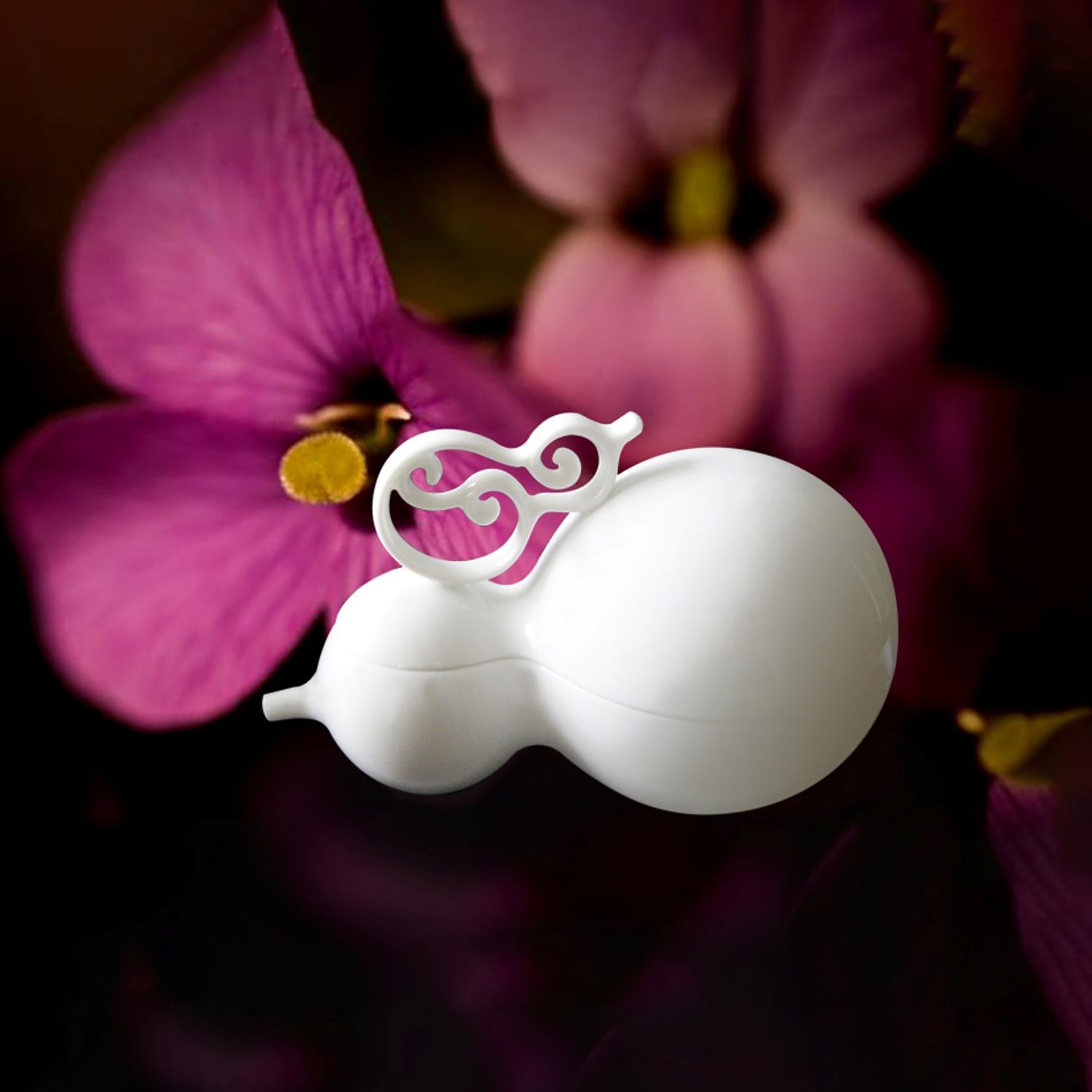 葫蘆造型白瓷盒《相依》，柔美線條與精緻比例展現溫潤設計感