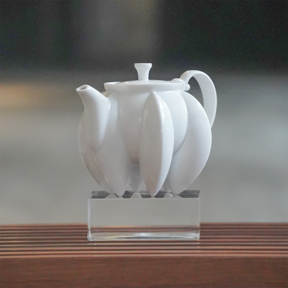 荷花白瓷六足茶壺側面・六足底座工藝細節・八方新氣 NewChi Porcelain