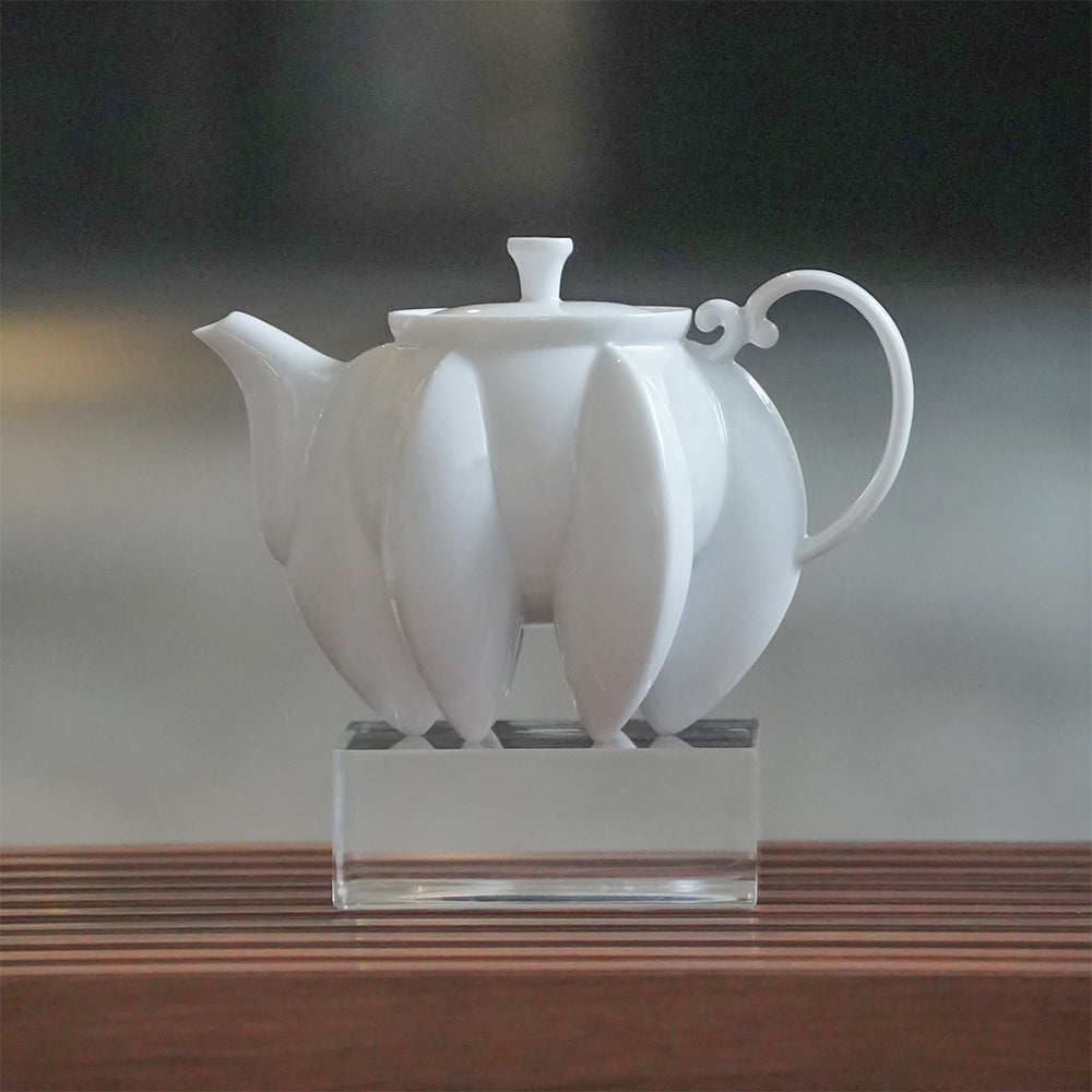 荷花白瓷六足茶壺側面・六足底座工藝細節・八方新氣 NewChi Porcelain