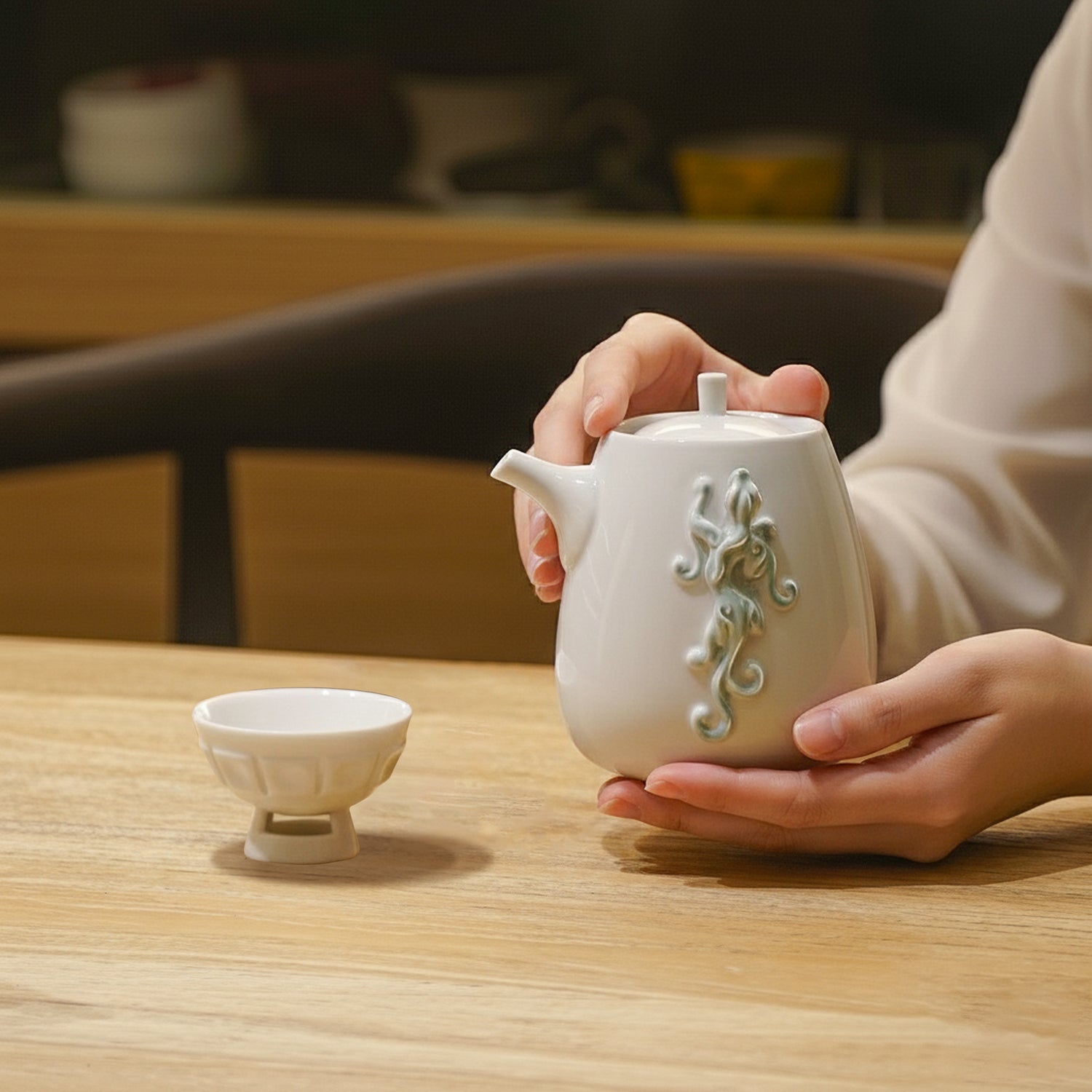 白瓷茶壺 登高 螭吻意象 居家美學 茶具 圓潤壺身造型形 送禮