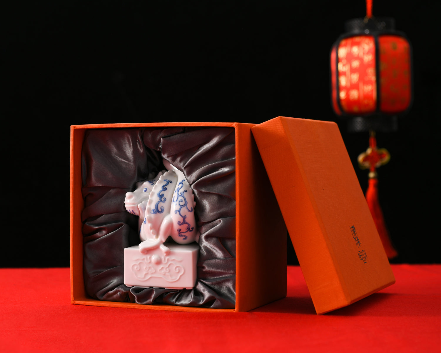 八方新氣 龍禧 王俠軍 玉璽 瓷器 白瓷 龍 印章 