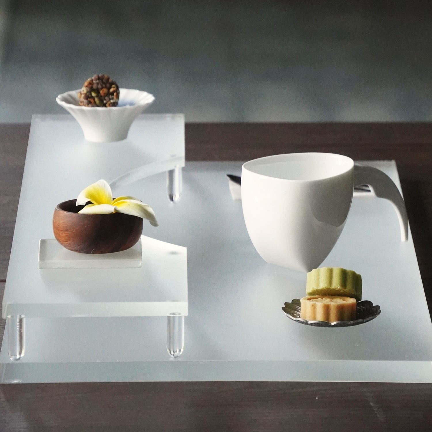 八方新氣王俠軍設計瓷器 白瓷咖啡茶壺杯組 以台灣藍鵲為靈感 夏越眺香 居家生活