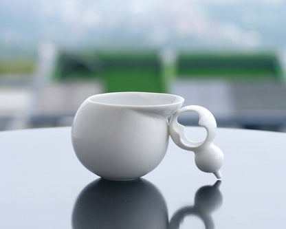 親密時光瓷器杯，杯把杯身兩個葫蘆依偎，當代藝術瓷器作品