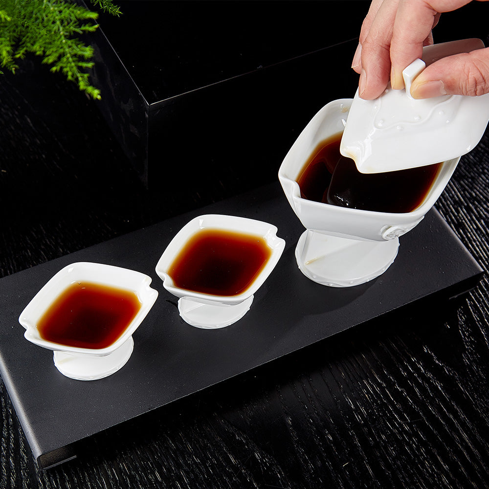 花祭白瓷蓋杯沖泡使用情境・台灣高端白瓷茶器・八方新氣NewChi Porcelain