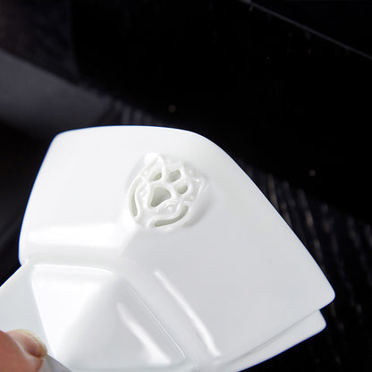 花祭白瓷蓋杯窗花鏤空近照・花苞微開浮雕細節・八方新氣NewChi Porcelain