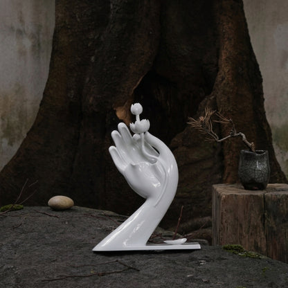 大慈飄香白瓷佛手拈蓮背面情境・長輩禮物典藏擺件・八方新氣 NewChi Porcelain