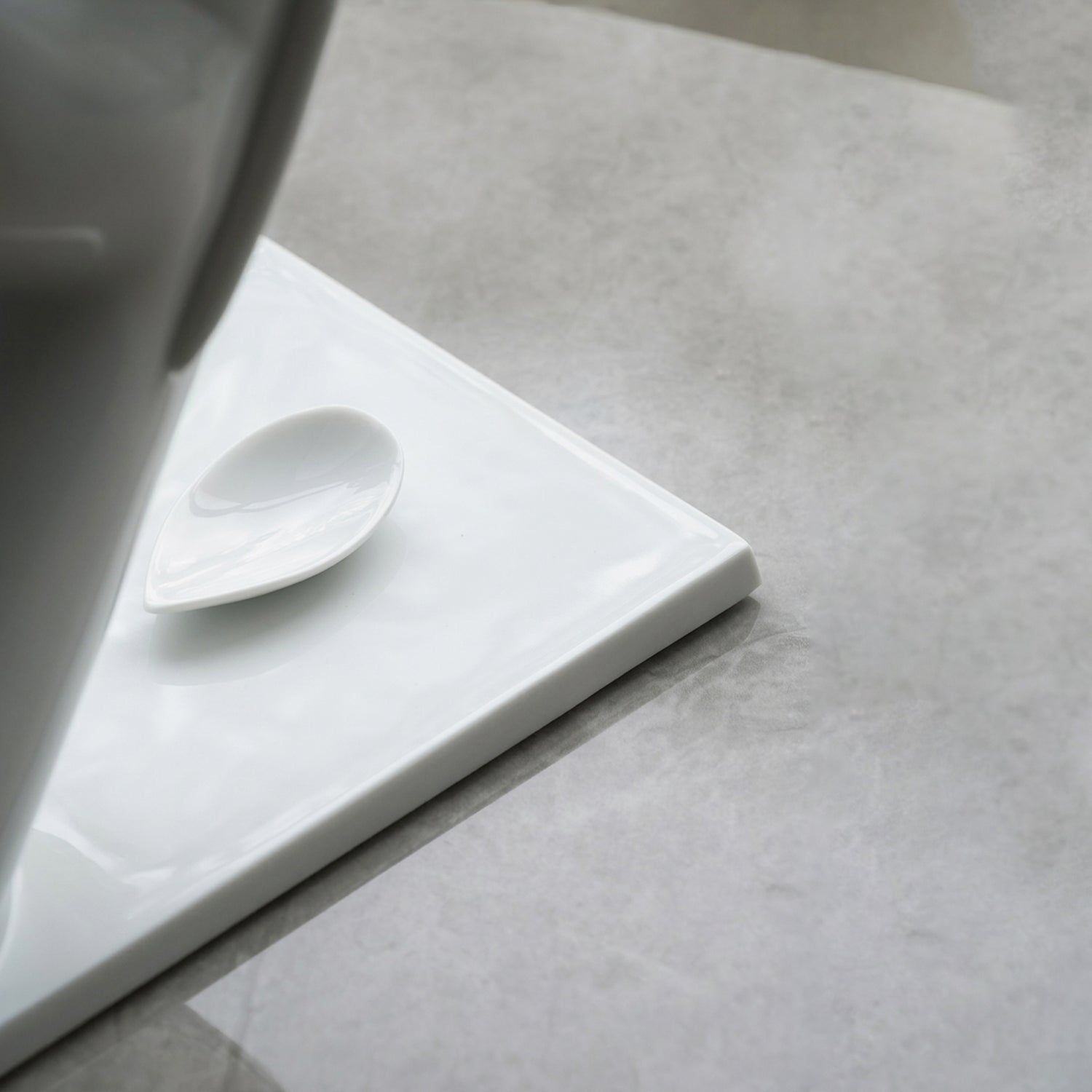 大慈飄香 白瓷花器 佛手拈蓮 禪意擺飾 八方新氣 NewChi Porcelai 局部 限量