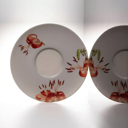 青春 In Bloom porcelain cup and saucer featuring blooming lily motifs that flow across the curved porcelain surface
