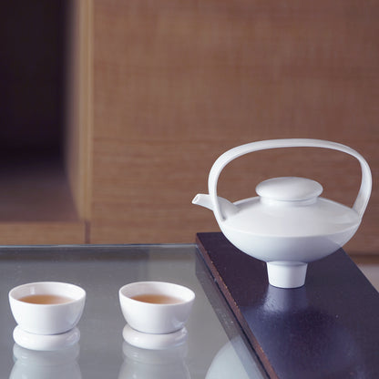 日出望月白瓷茶壺與茶杯｜展現純靜與圓滿的茶席氛圍