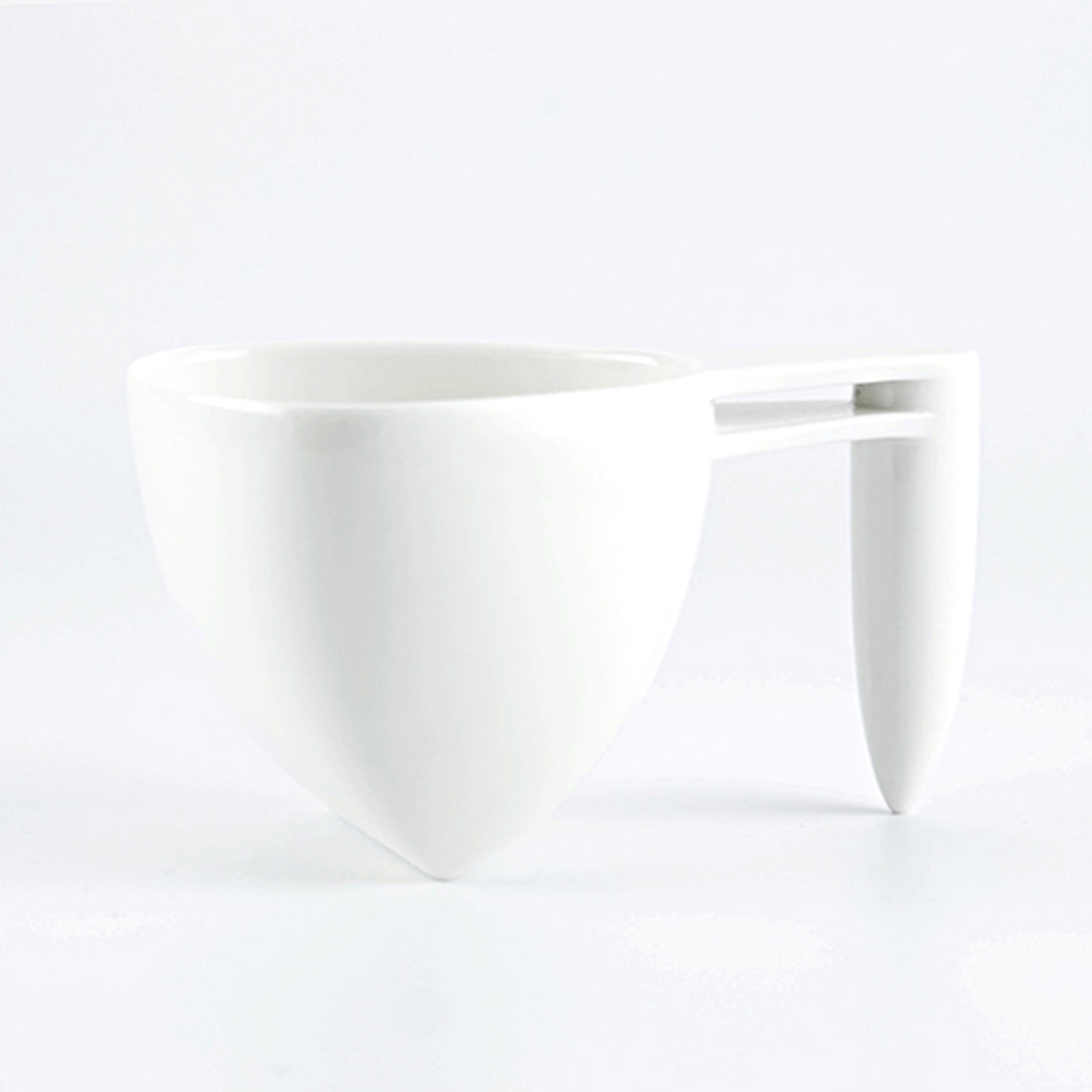八方新氣 咖啡杯 瓷器 茶具 杯子 白色 芭蕾造形 把手 杯子款式 造形杯