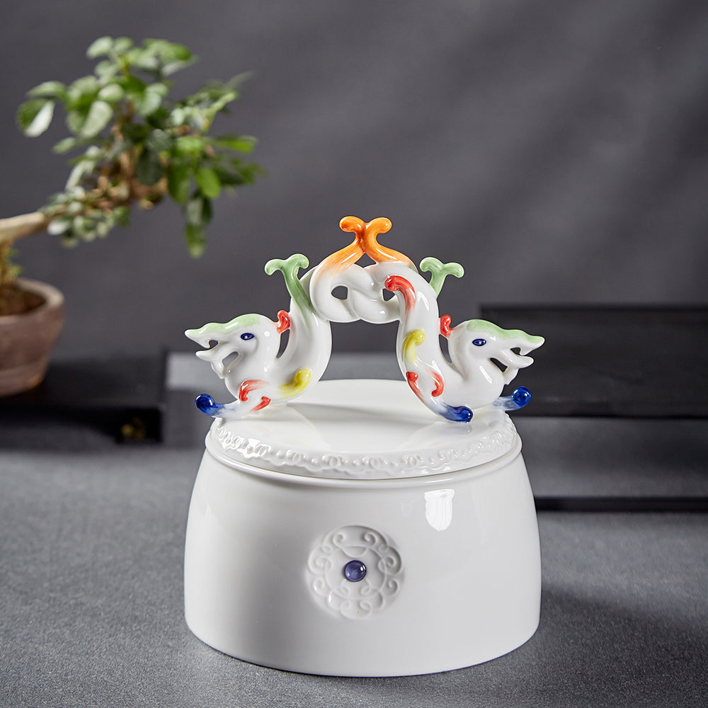 雙喜福鎮擺於桌上，適合作為新居、婚禮、節慶的文化禮贈