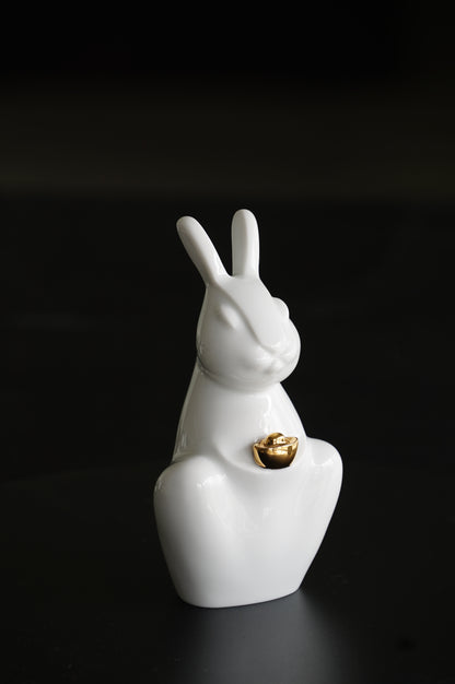 精緻白瓷兔年藝術品，象徵平安富貴與好運連連