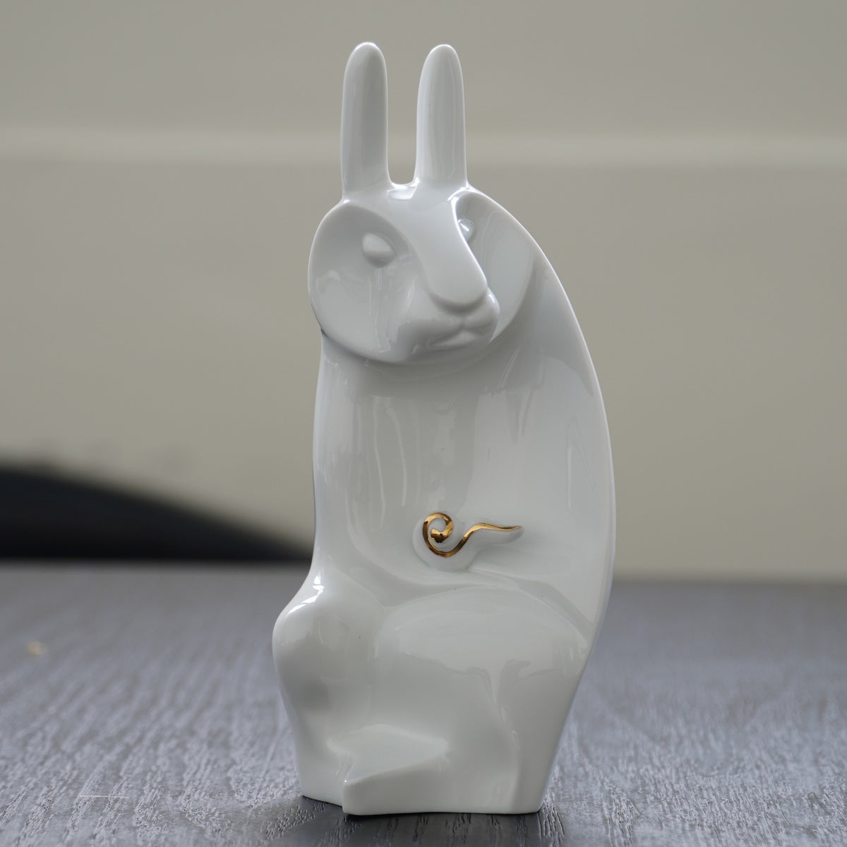 手工白瓷兔子與祥雲擺件｜寓意和諧與祝福的藝術作品