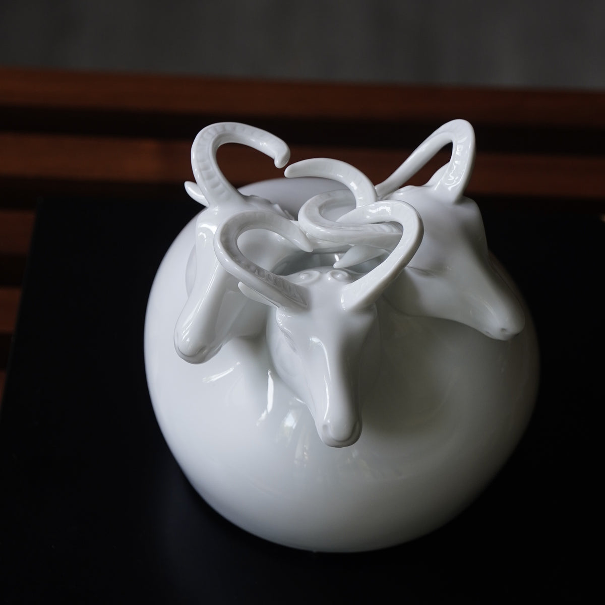 家居生活 八方新氣 生肖羊 三羊開泰 瓷偶 瓷器 擺飾 白瓷 禮物 印璽 印章 