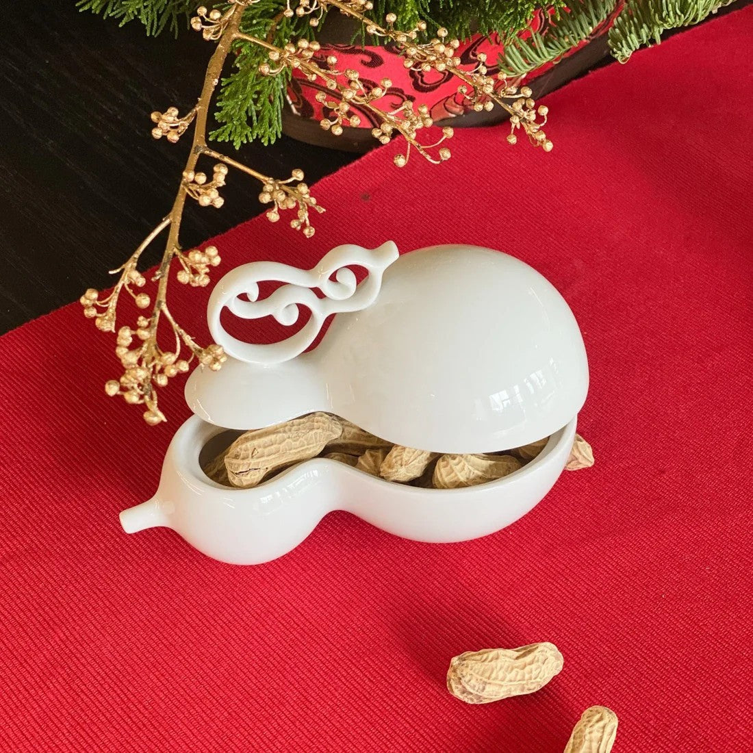 《相依》白瓷盒以葫蘆為靈感，可作為首飾收納或空間擺飾