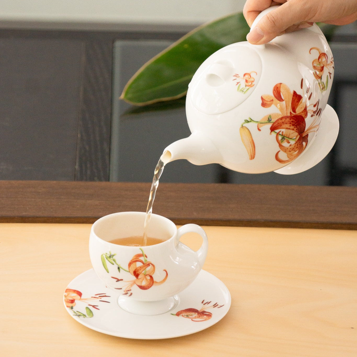 八方新氣 故宮 清香 百合 經典 杯子 盤子 瓷器 茶具 茶壺