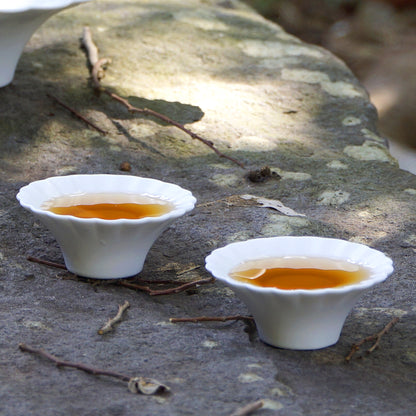 八方新氣 山水情深 亮面 白瓷光澤柔潤，《山水情深》展現平衡與寧靜